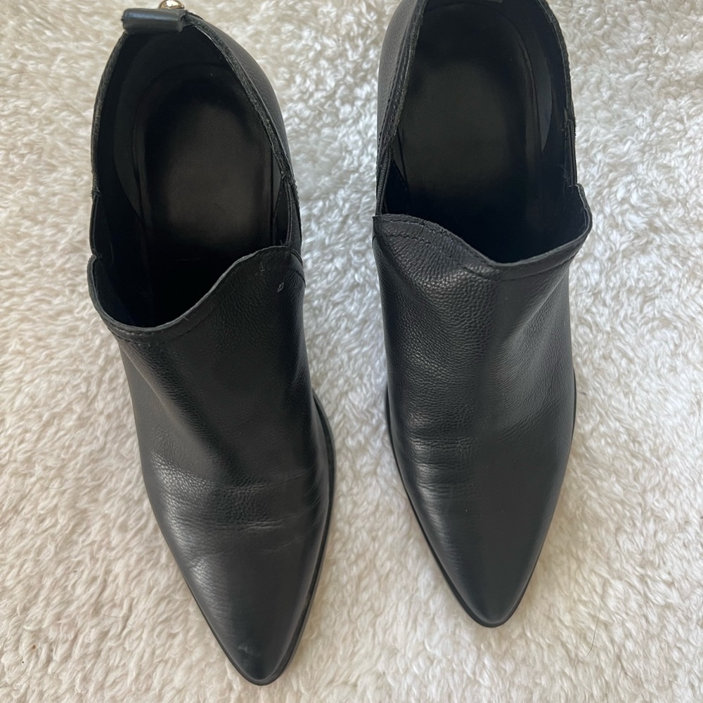 Marc Fisher LTD pointed toe ankle boot 7.5